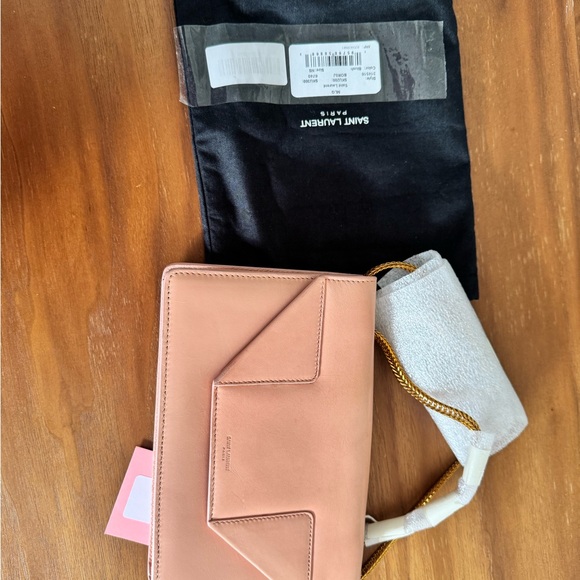 Saint Laurent Betty bag in Blush - Picture 8 of 13